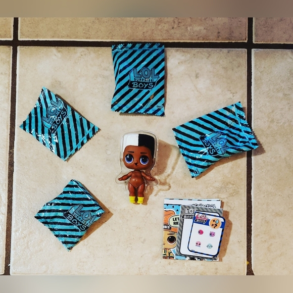 LOL Surprise Dolls Boys Series 1 Ultra-Rare Boy Next Door - Picture 2 of 4
